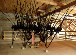 Installation mit 93 Nylonstrumpfhosen
