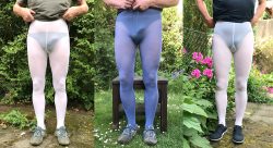 Männerbeine in weißen und blauen Strumpfhosen